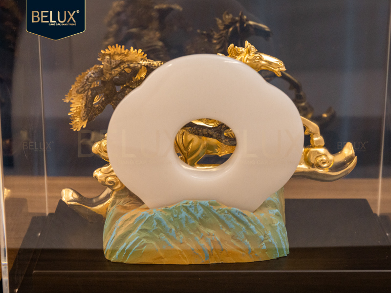 Tượng Ngựa Phong Vân Dát Vàng 24k – Bản Hào Ca Của Sự Thành Công Và Thịnh Vượng